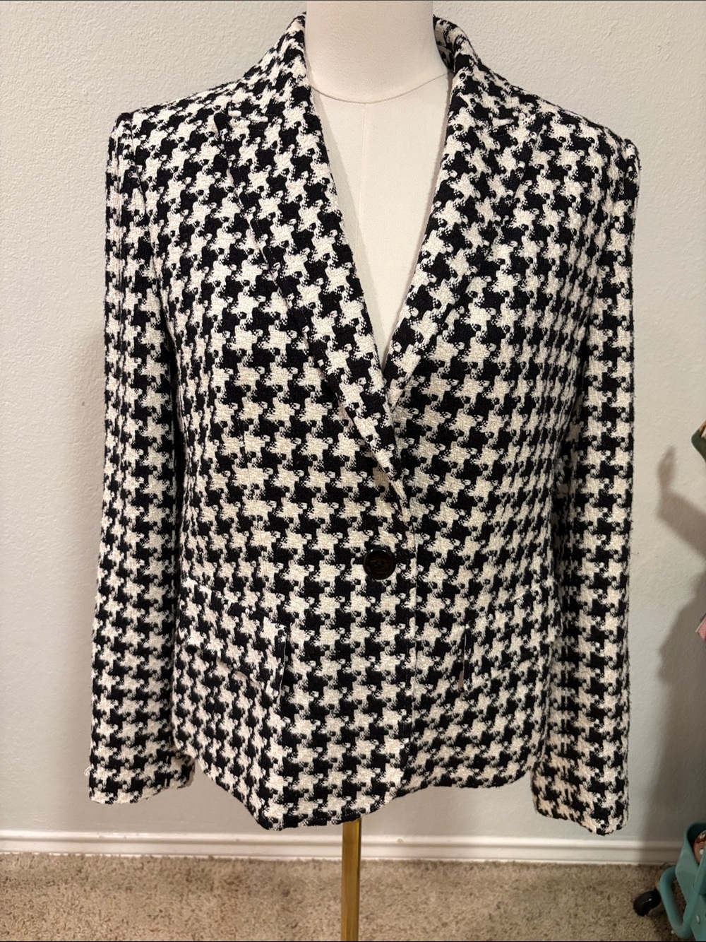 Women's Black & White Houndstooth Single-Button Blazer